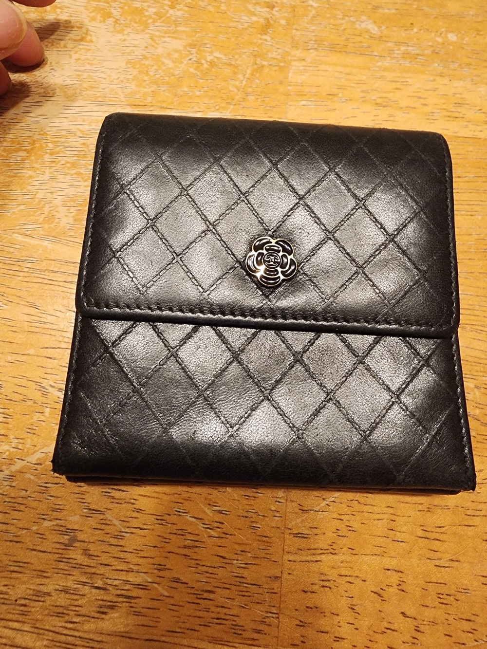 black Chanel Matelasse quilted leather compact wallet Gold-tone camellia